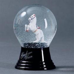 Verblasene Bilder, schneeweiße Visionen von Wien. | Fotos: Hersteller