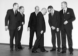 'Der Wiener Minimalkompromiss', 2015

SW-Foto, 30 x 40 cm, Künstlerrahmung
Einmalige Sonderedition für SOS Mitmensch, rückseitig signiert und betitelt

AUSRUFPREIS: 450.-