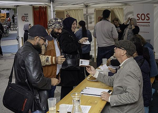 Durch die Beteiligung zahlreicher Kooperationspatner:innen gab es 2024 so viele Pass Egal Wahllokale wie nie zuvor, verteilt über alle Bundesländer. Insgesamt beteiligten sich österreichweit fast 20.000 Menschen an der Pass Egal Wahl 2024 - ein überw